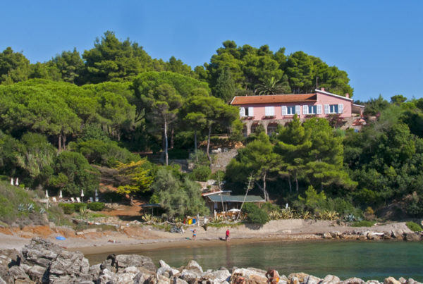 learn about ARBOR's latest project: a veranda with an ipé wood floor