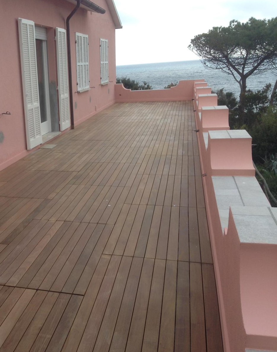 terrazza con pavimentazione in ipé