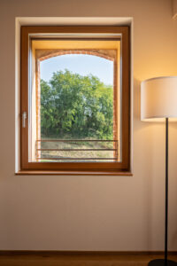 i serramenti in legno richiedono davvero più manutenzione di alluminio e pvc?